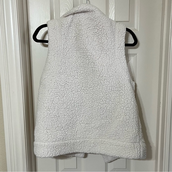 Soft white furry vest with plaid pastel lining. Small petite - Picture 3 of 3